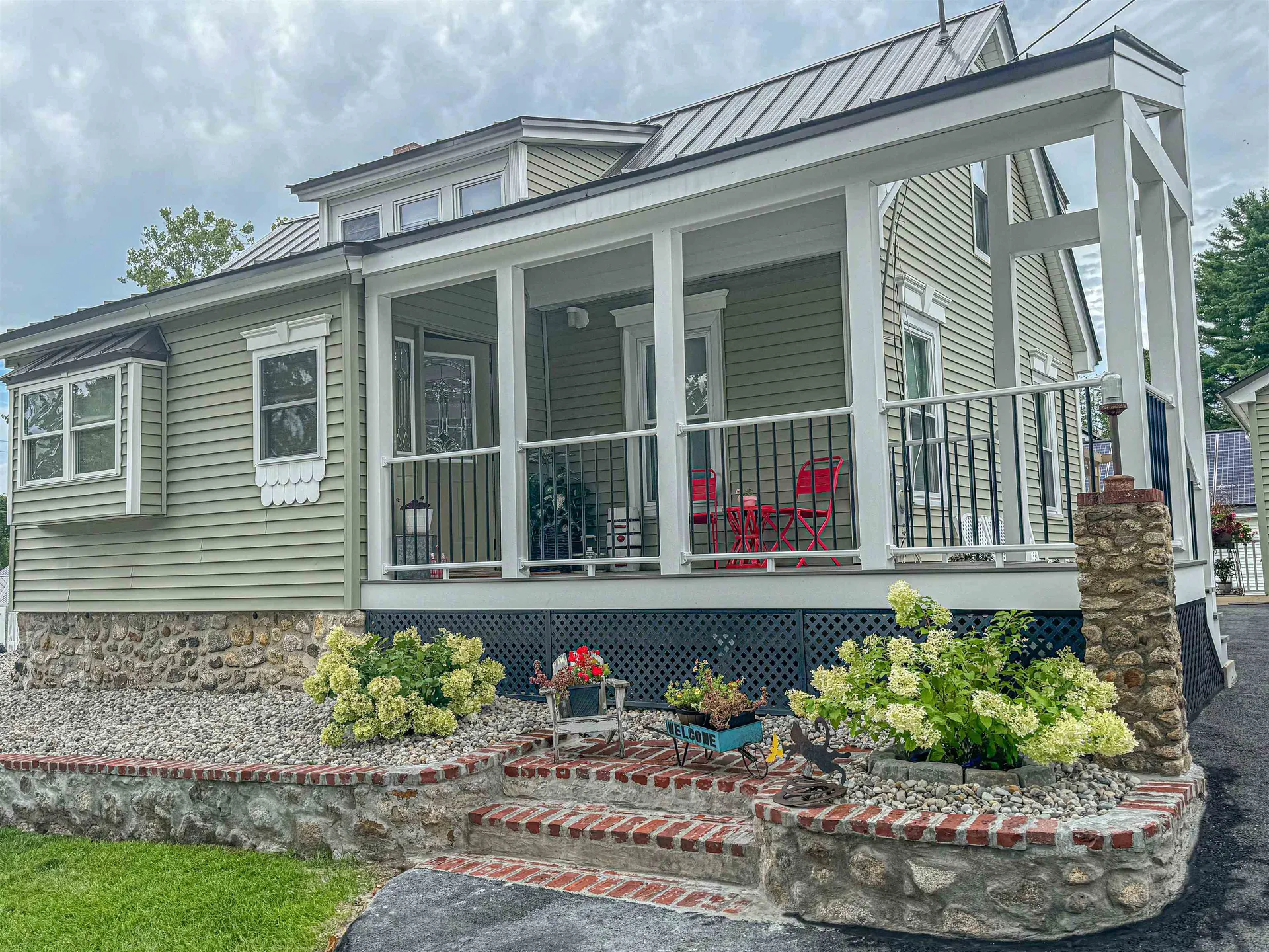 16 Hale Avenue Hooksett NH 03106