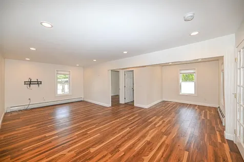 16 Hale Avenue Hooksett NH 03106