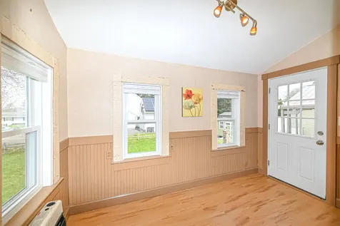 16 Hale Avenue Hooksett NH 03106