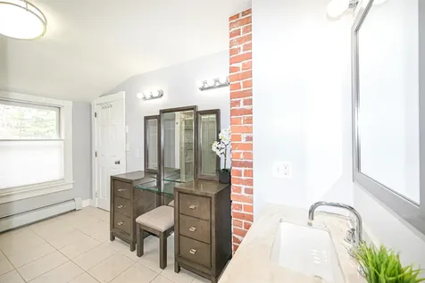 16 Hale Avenue Hooksett NH 03106