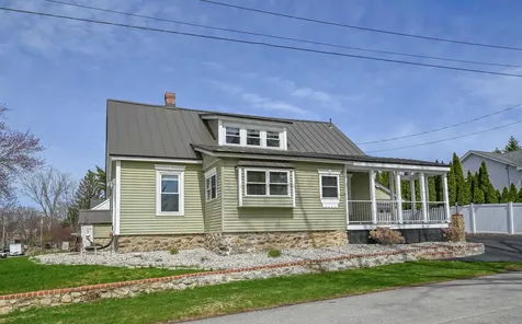 16 Hale Avenue Hooksett NH 03106