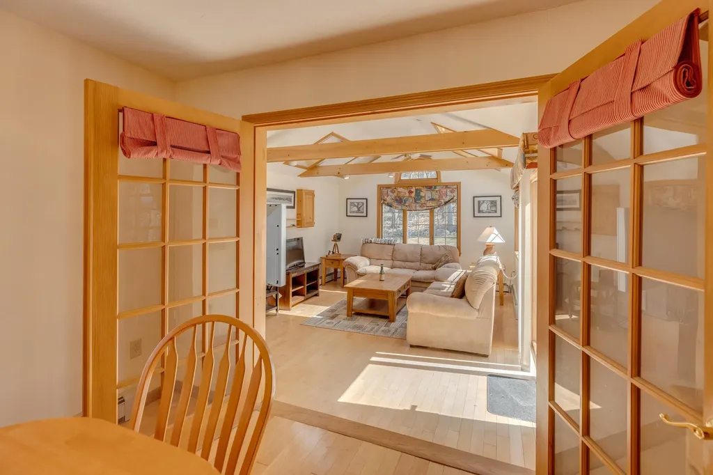 286 Dockham Shore Road Gilford NH 03249