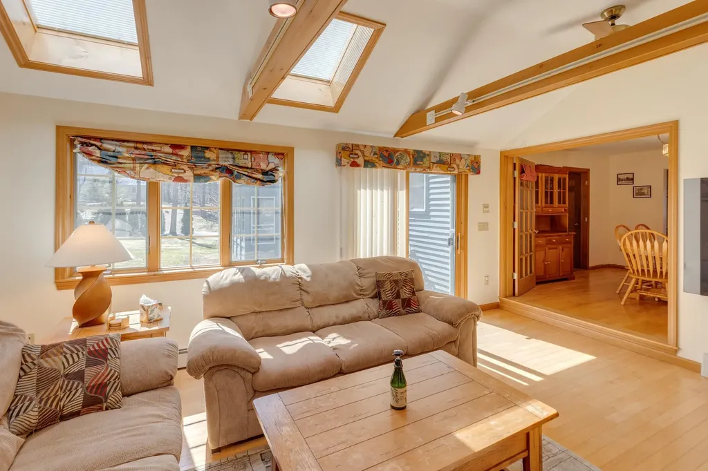 286 Dockham Shore Road Gilford NH 03249