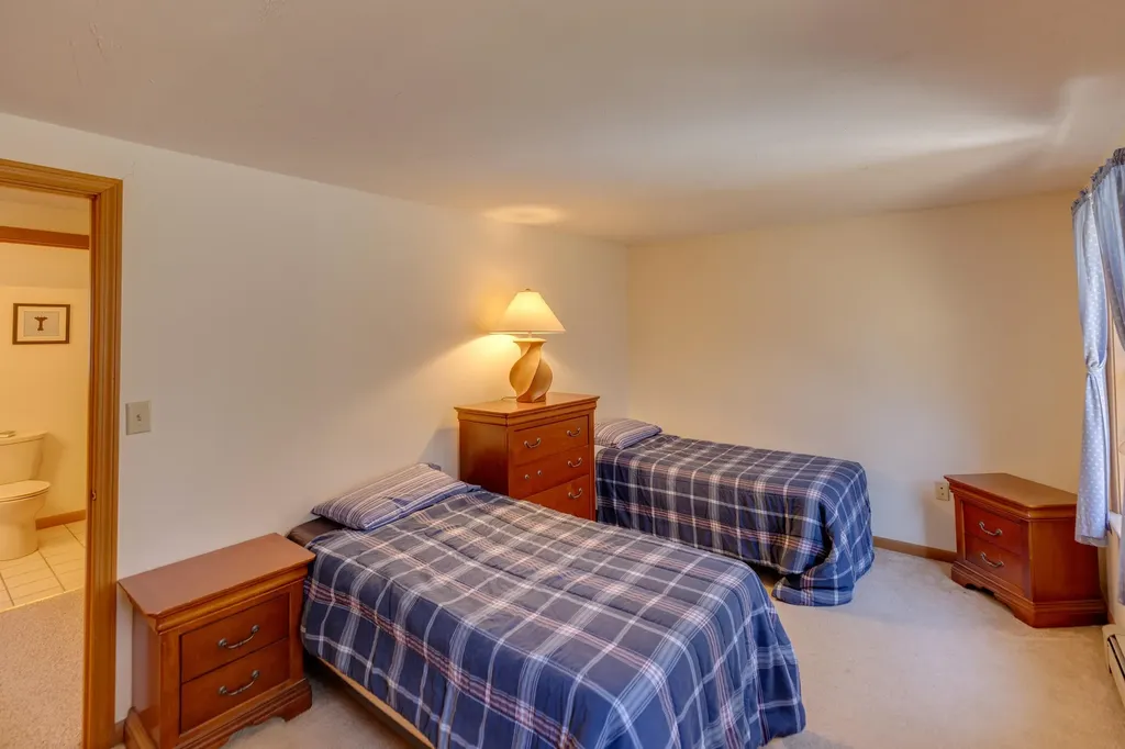 286 Dockham Shore Road Gilford NH 03249