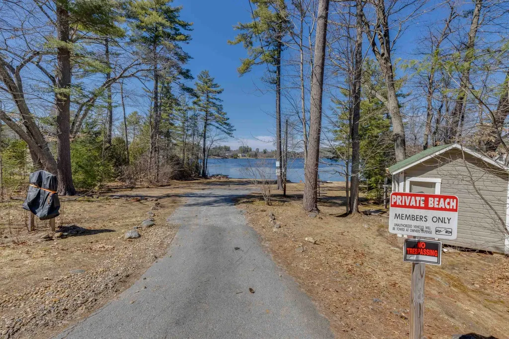 286 Dockham Shore Road Gilford NH 03249