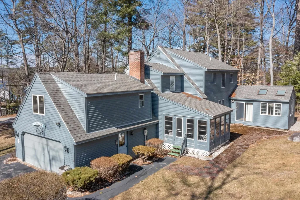 286 Dockham Shore Road Gilford NH 03249
