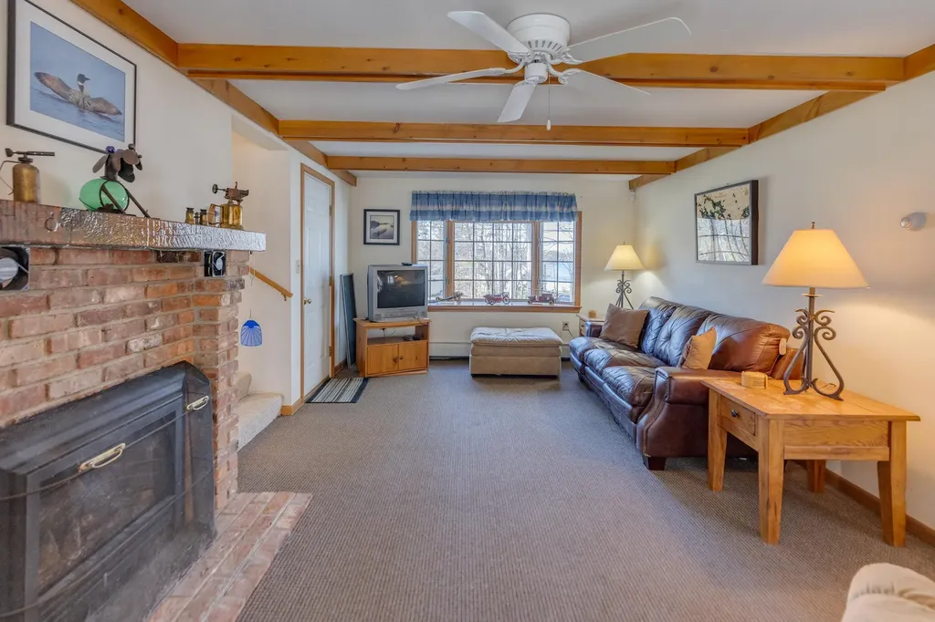 286 Dockham Shore Road Gilford NH 03249