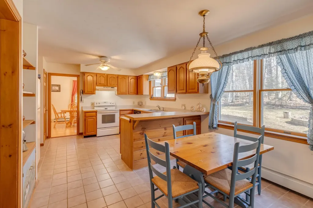 286 Dockham Shore Road Gilford NH 03249