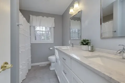 17 Nottingham Road Windham NH 03087