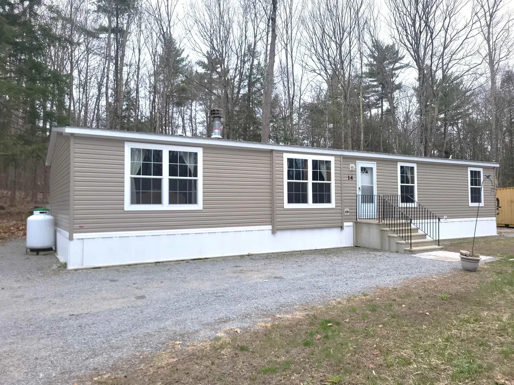 14 Peasley Road Henniker NH 03242