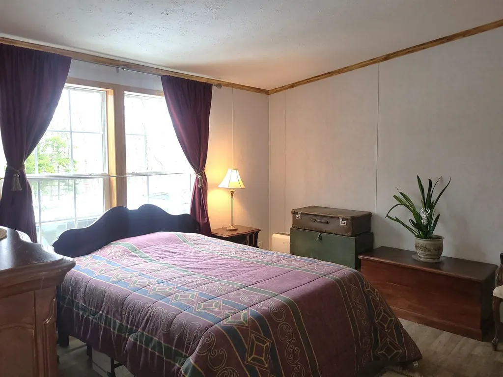 14 Peasley Road Henniker NH 03242