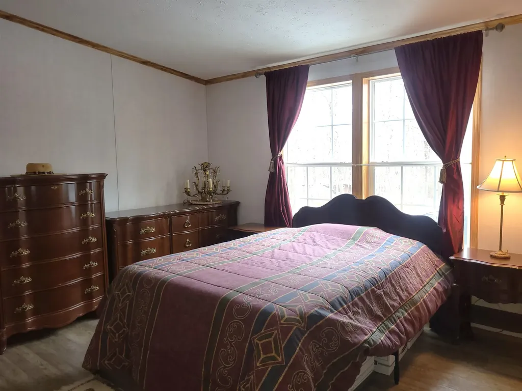 14 Peasley Road Henniker NH 03242