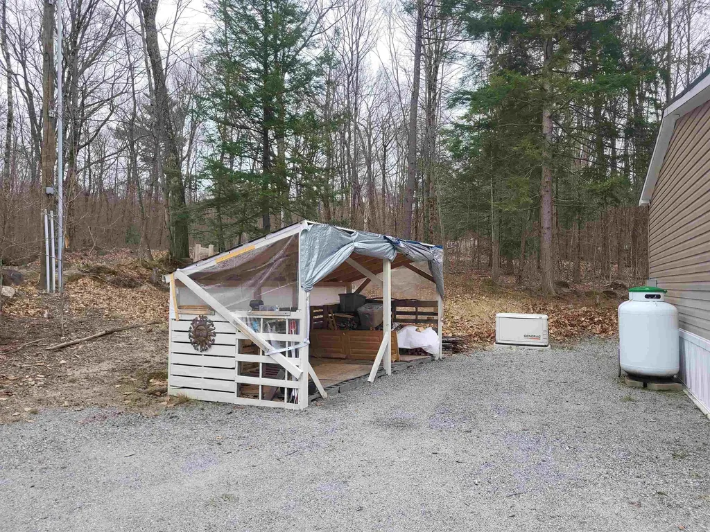 14 Peasley Road Henniker NH 03242
