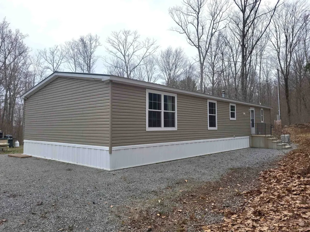 14 Peasley Road Henniker NH 03242
