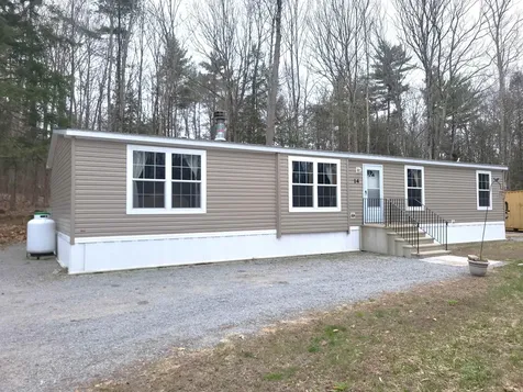 14 Peasley Road Henniker NH 03242