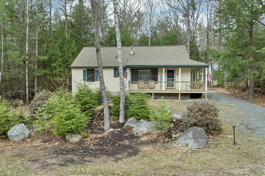75 Cannes Street Moultonborough NH 03254
