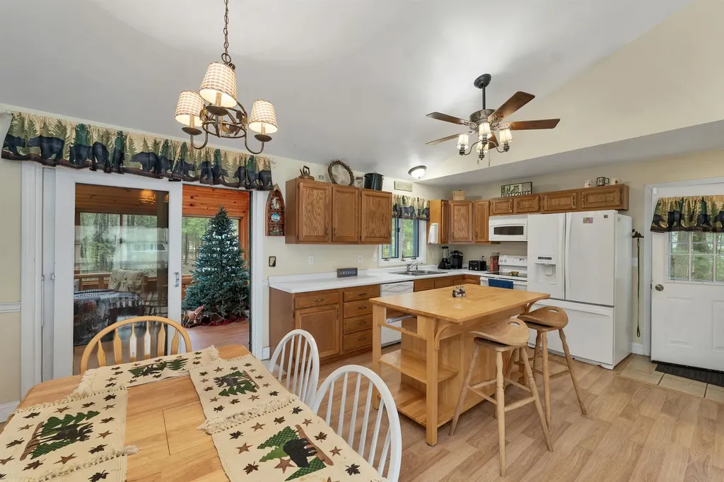 75 Cannes Street Moultonborough NH 03254
