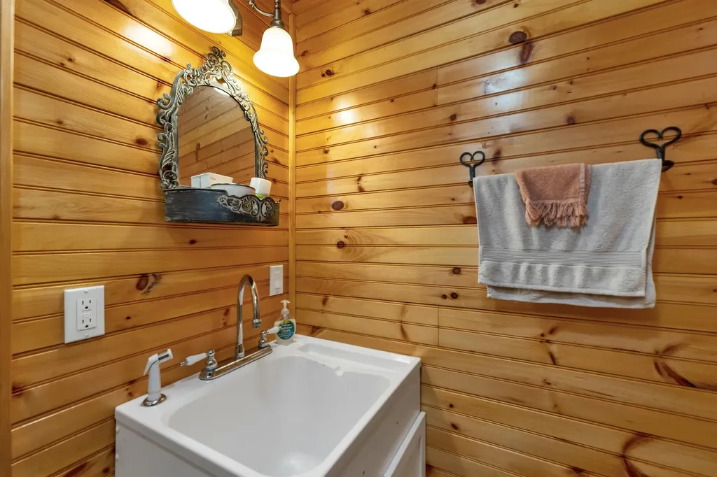 75 Cannes Street Moultonborough NH 03254