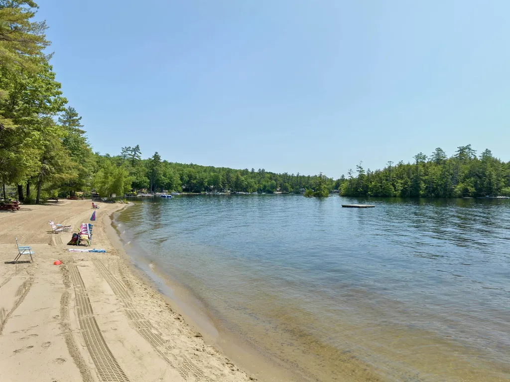 75 Cannes Street Moultonborough NH 03254