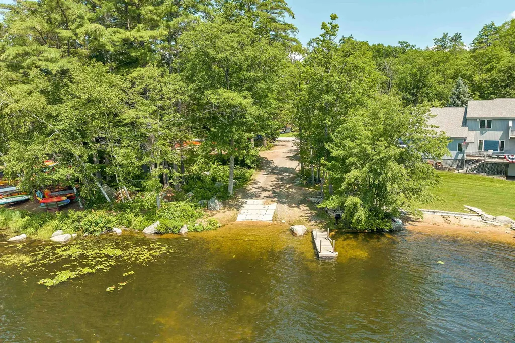 75 Cannes Street Moultonborough NH 03254