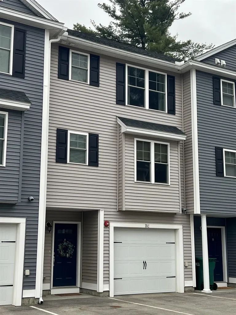 18 Dumaine Avenue Nashua NH 03063