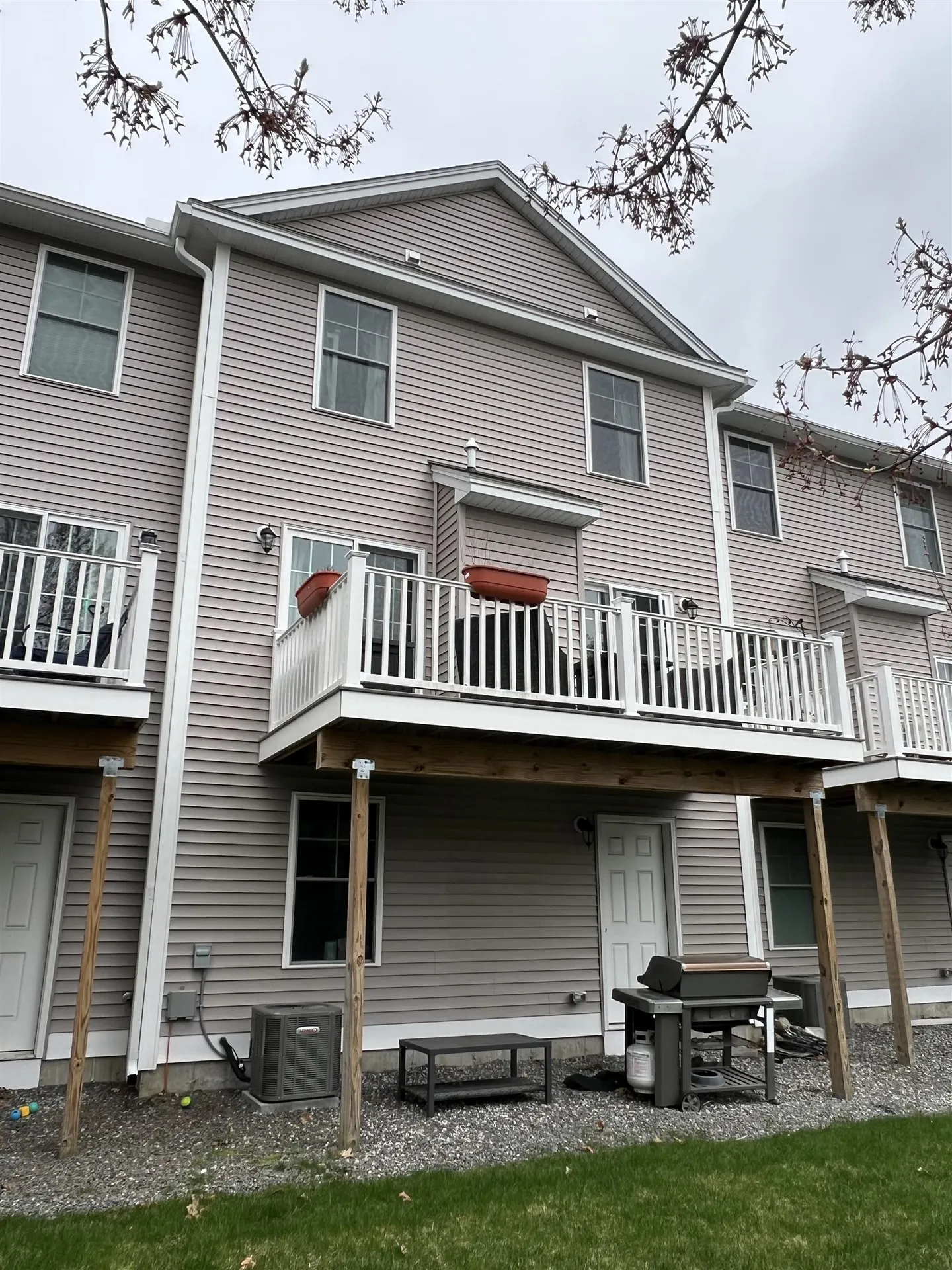 18 Dumaine Avenue Nashua NH 03063