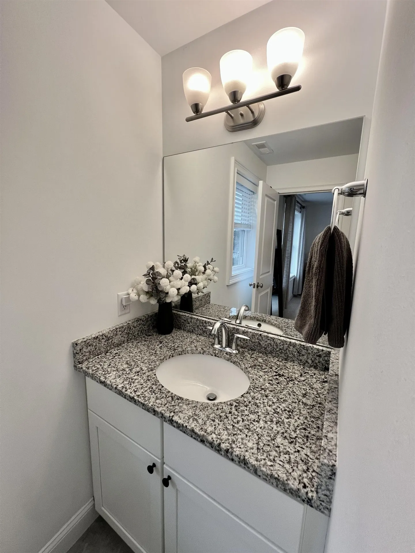 18 Dumaine Avenue Nashua NH 03063