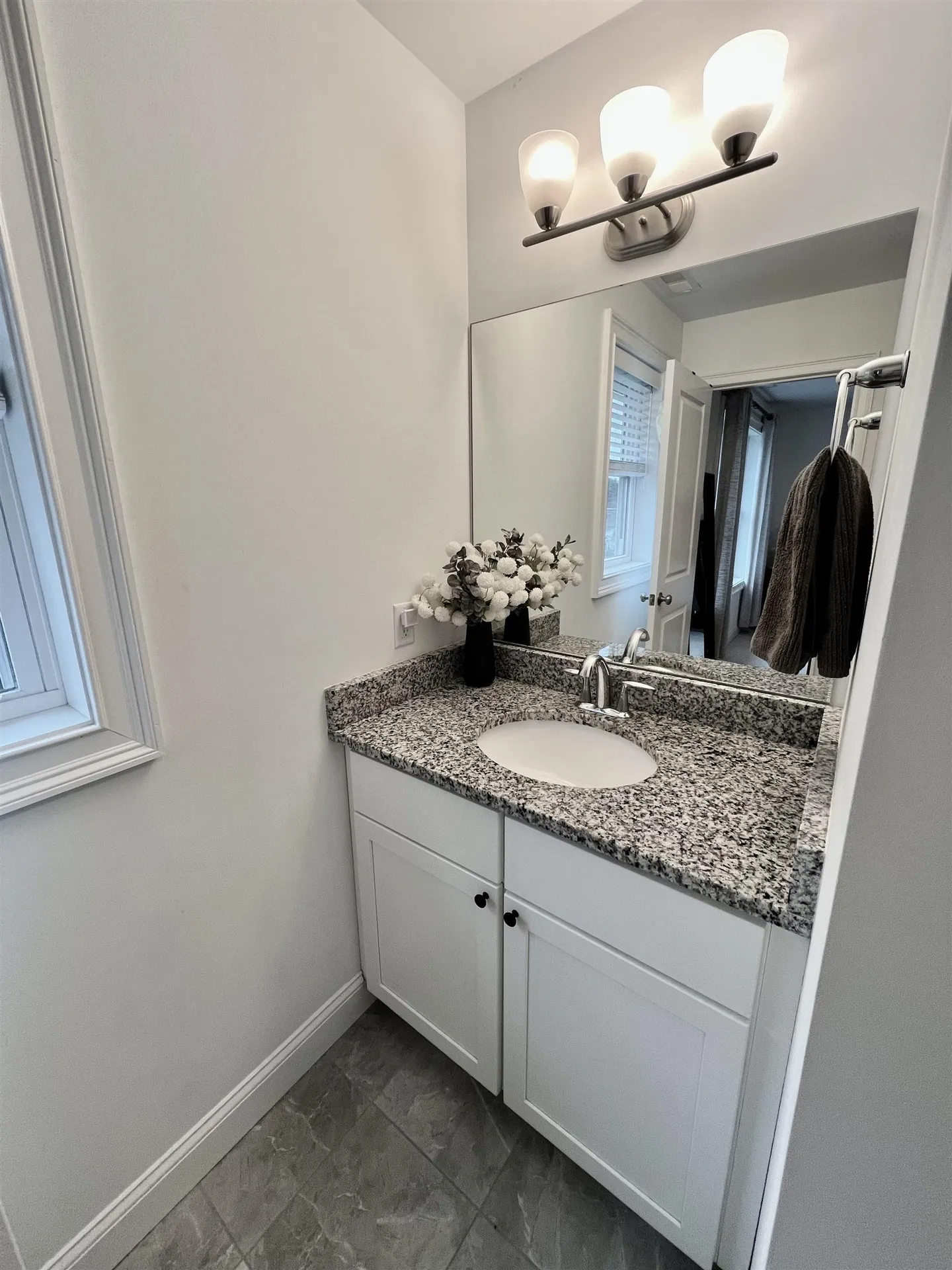 18 Dumaine Avenue Nashua NH 03063