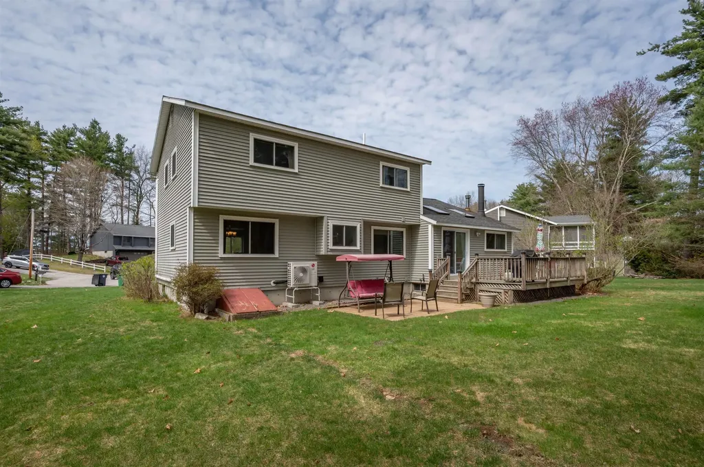 14 Olympia Circle Nashua NH 03062