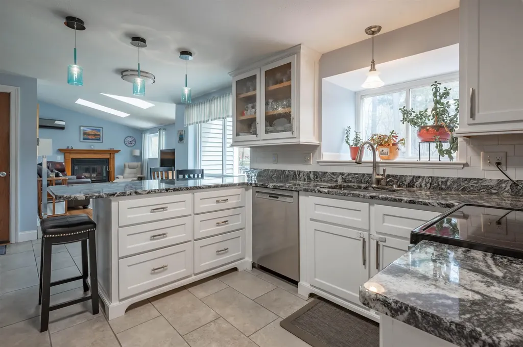 14 Olympia Circle Nashua NH 03062