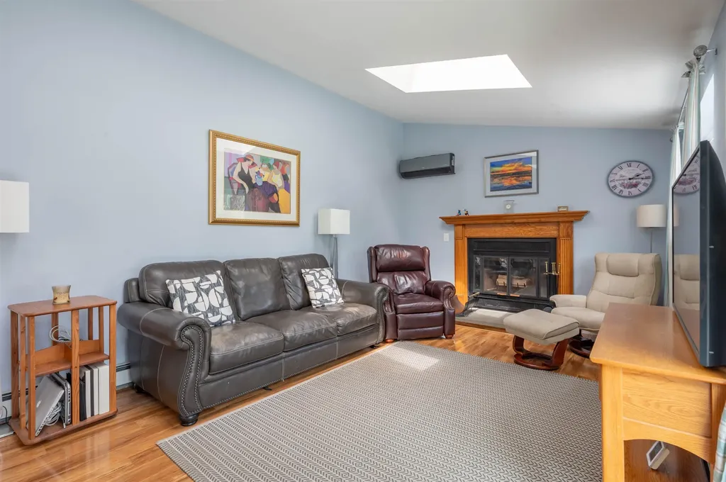 14 Olympia Circle Nashua NH 03062