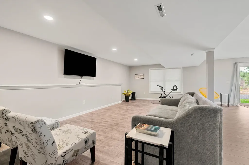 27 Abenaki Circle Merrimack NH 03054