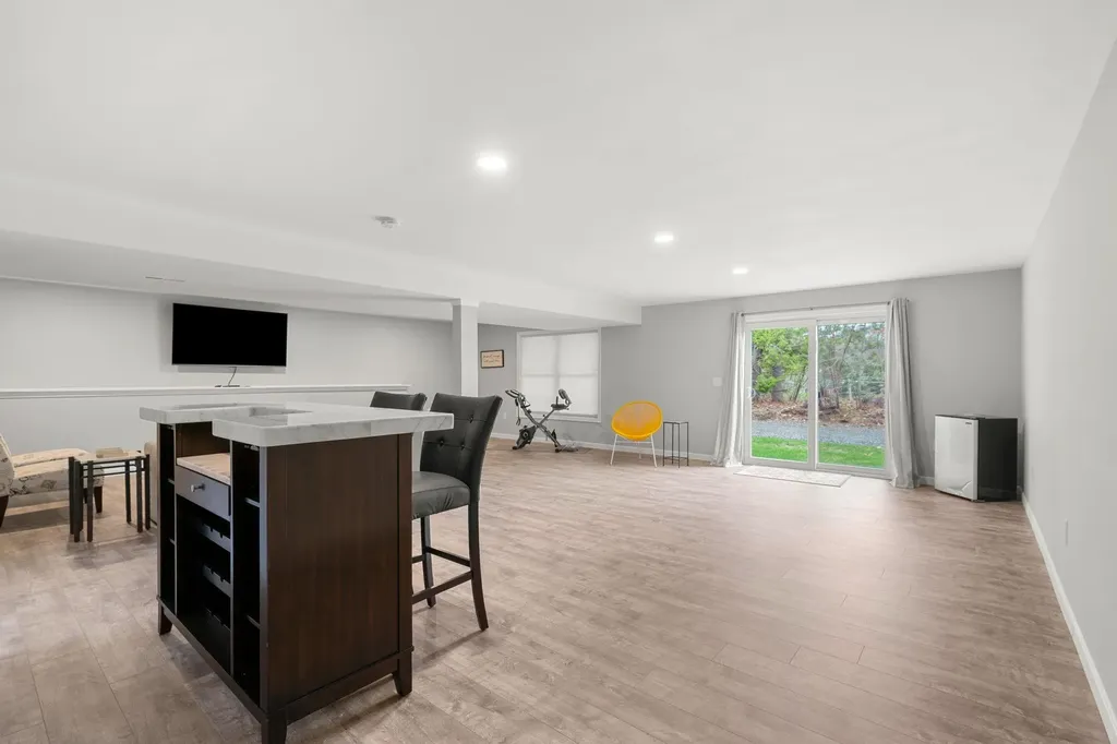 27 Abenaki Circle Merrimack NH 03054
