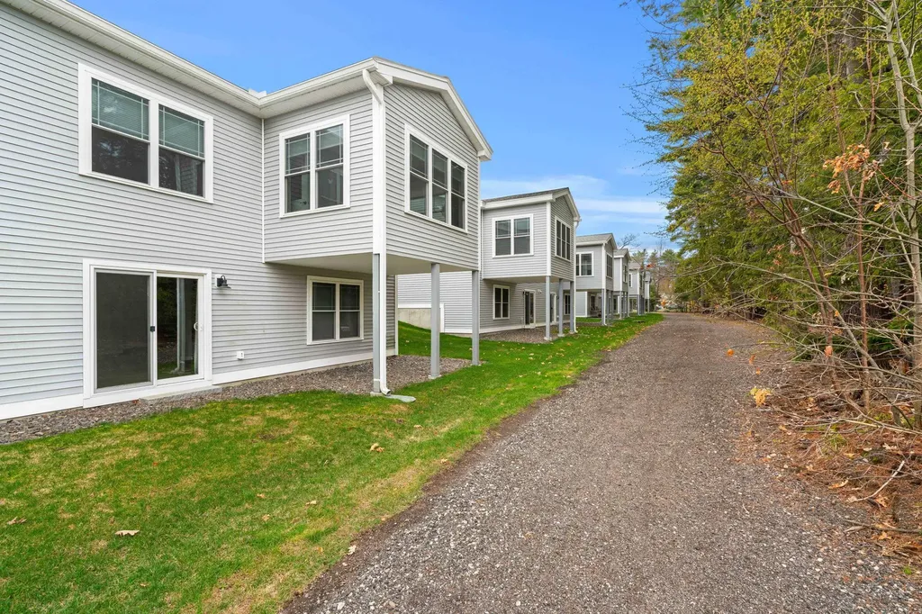 27 Abenaki Circle Merrimack NH 03054