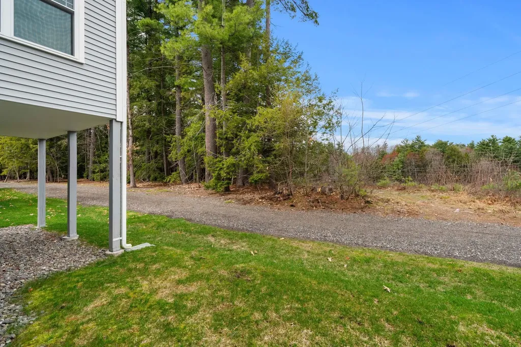 27 Abenaki Circle Merrimack NH 03054