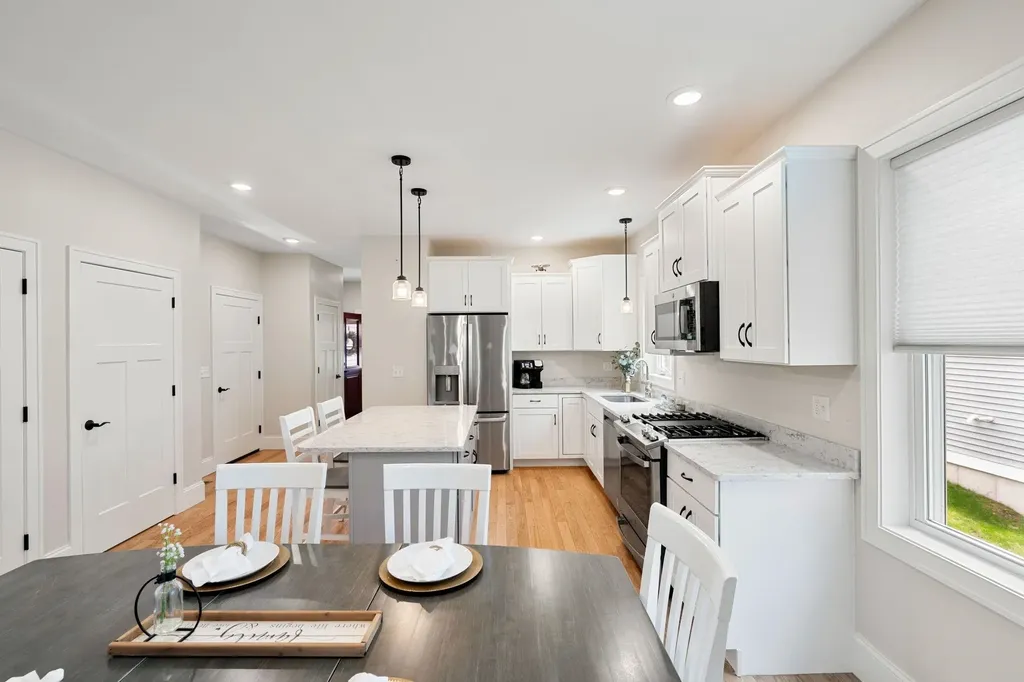 27 Abenaki Circle Merrimack NH 03054