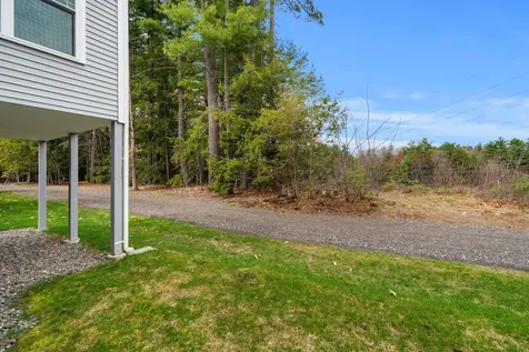27 Abenaki Circle Merrimack NH 03054