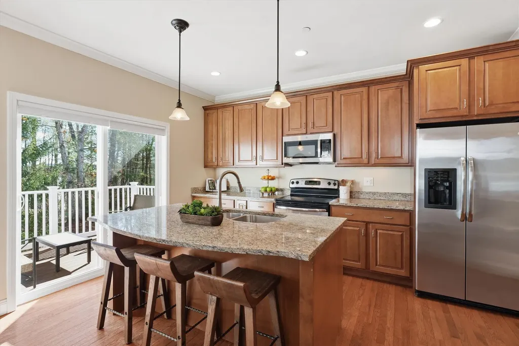 4 Manor Drive Hooksett NH 03106