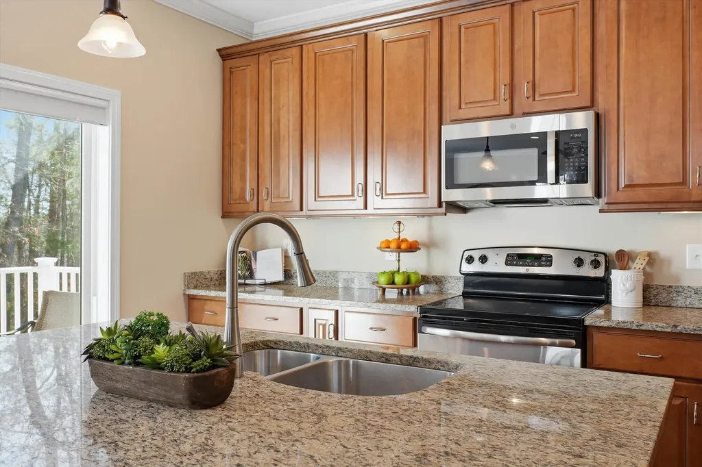 4 Manor Drive Hooksett NH 03106