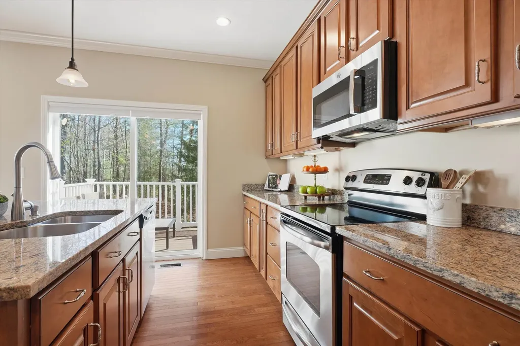 4 Manor Drive Hooksett NH 03106
