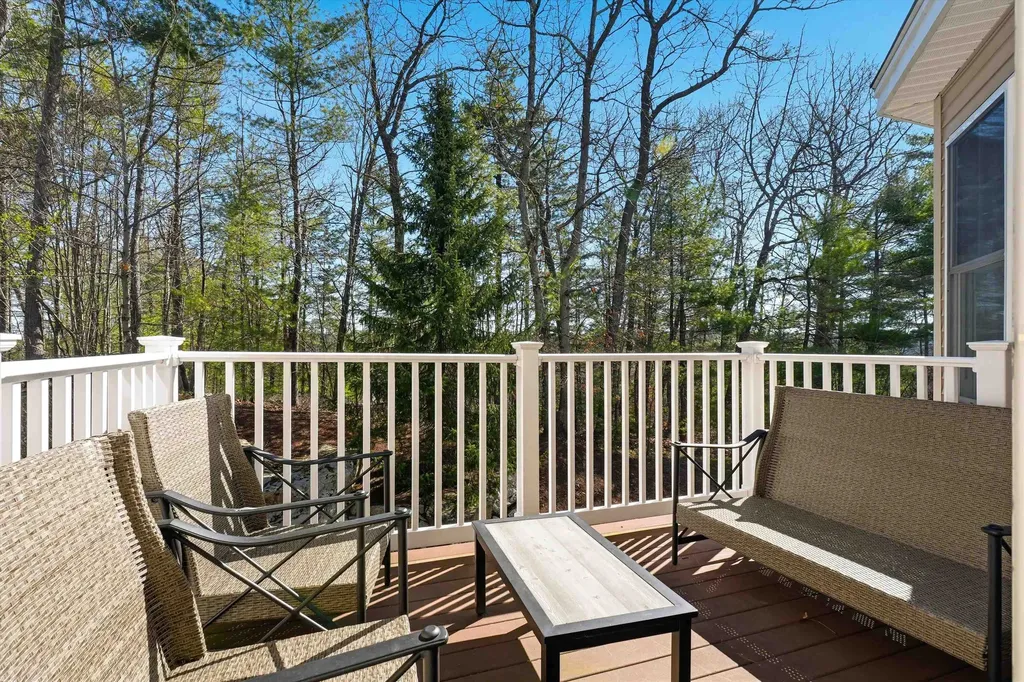 4 Manor Drive Hooksett NH 03106