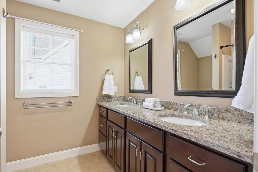 4 Manor Drive Hooksett NH 03106