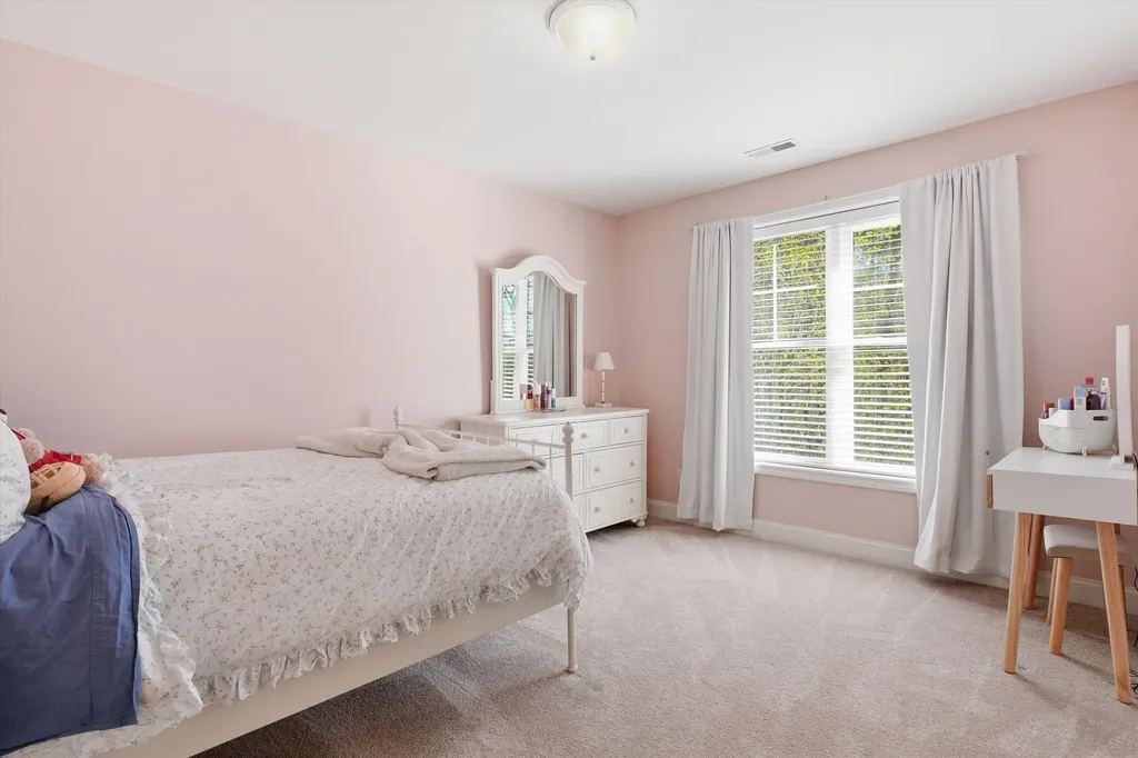 4 Manor Drive Hooksett NH 03106