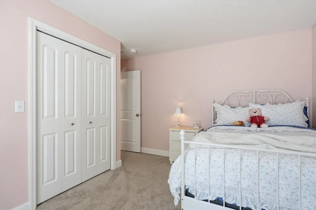 4 Manor Drive Hooksett NH 03106
