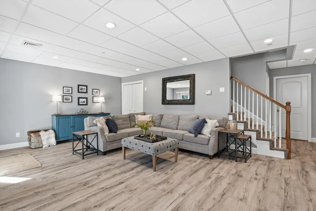 4 Manor Drive Hooksett NH 03106