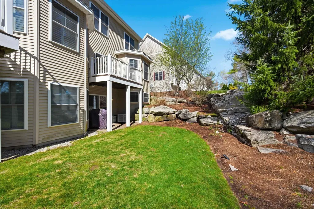 4 Manor Drive Hooksett NH 03106
