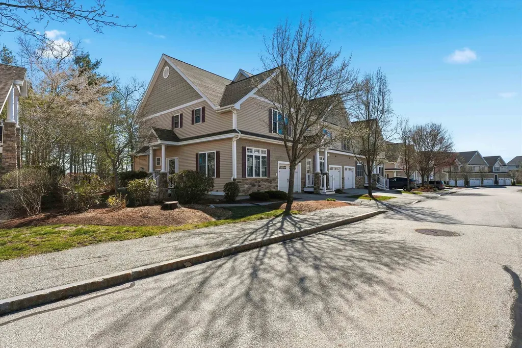 4 Manor Drive Hooksett NH 03106