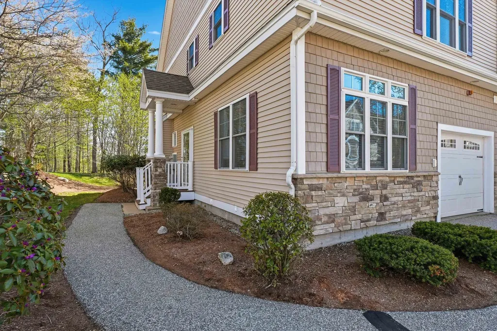 4 Manor Drive Hooksett NH 03106