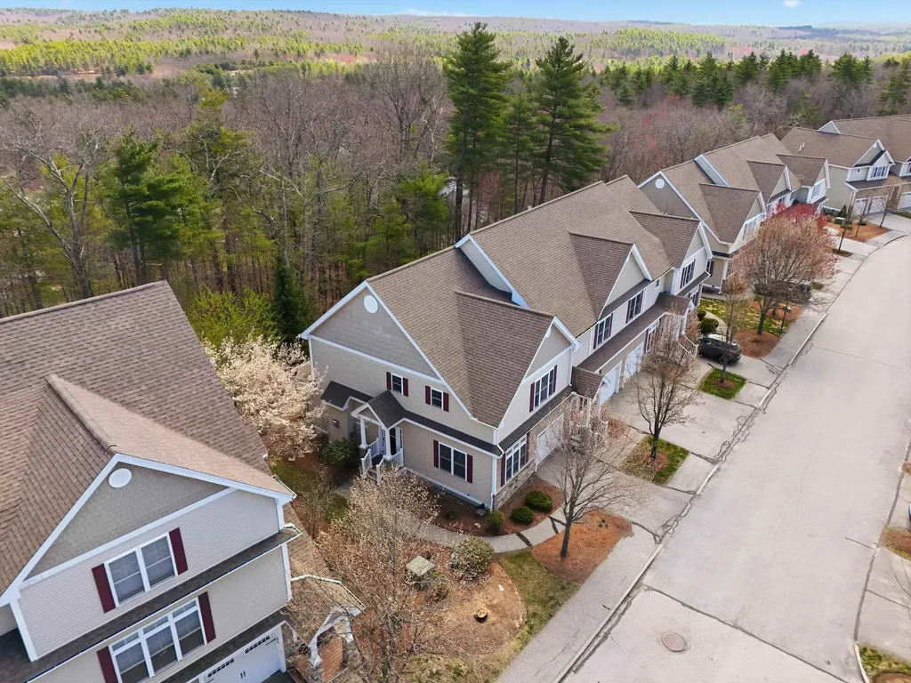 4 Manor Drive Hooksett NH 03106