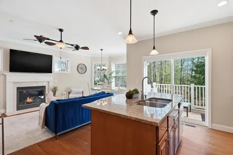 4 Manor Drive Hooksett NH 03106